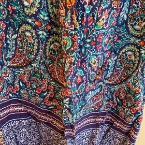 Multiple color sleeveless top